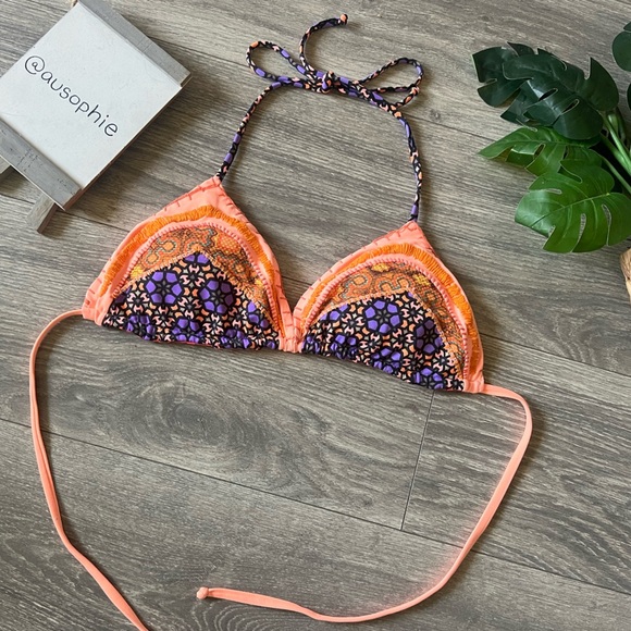 NWOT! Maaji reversible scrapbook stitches triangle bikini top. Size XL - Picture 6 of 12